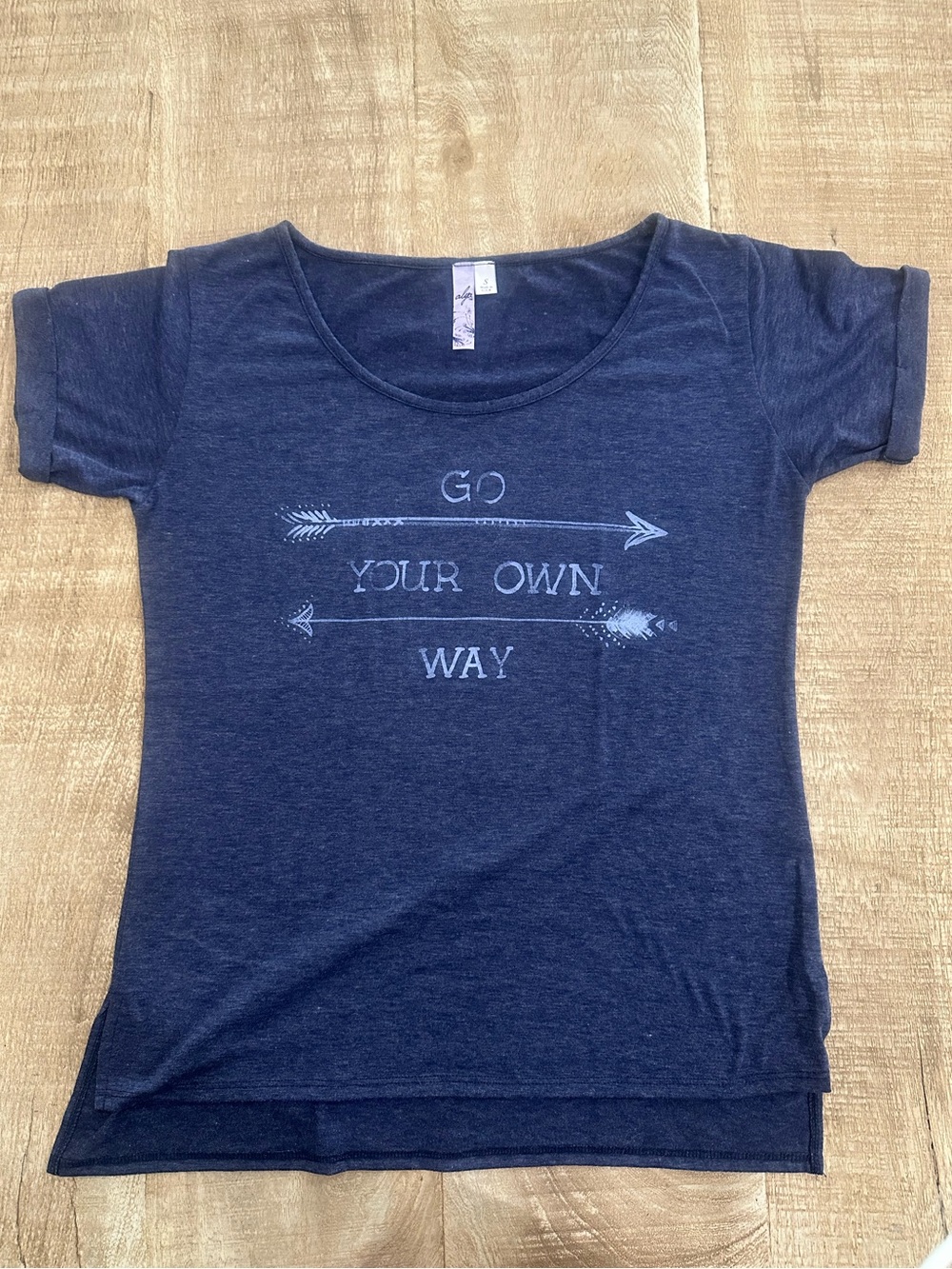 Alya “Go Your Own Way” Graphic Tee | Small | Navy Blue